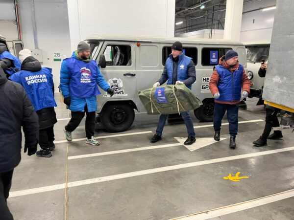 Гуманитарную помощь отправили реготделения «Единой России» в новые регионы