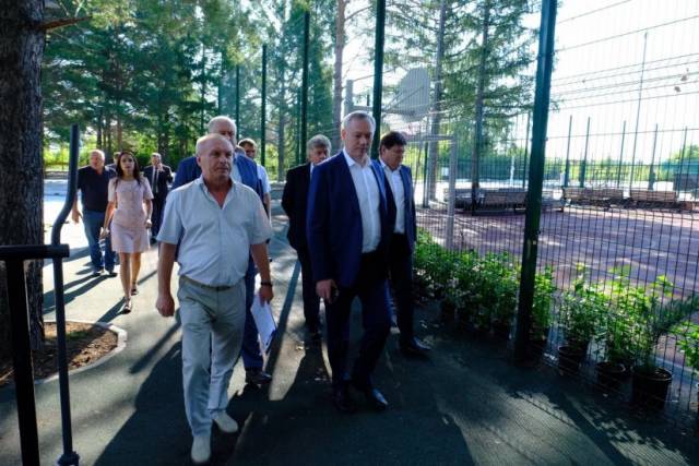 Парк отдыха и котельную в Коченево проинспектировал губернатор НСО