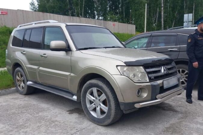 Находившийся в розыске автомобиль арестовали судебные приставы в Новосибирске