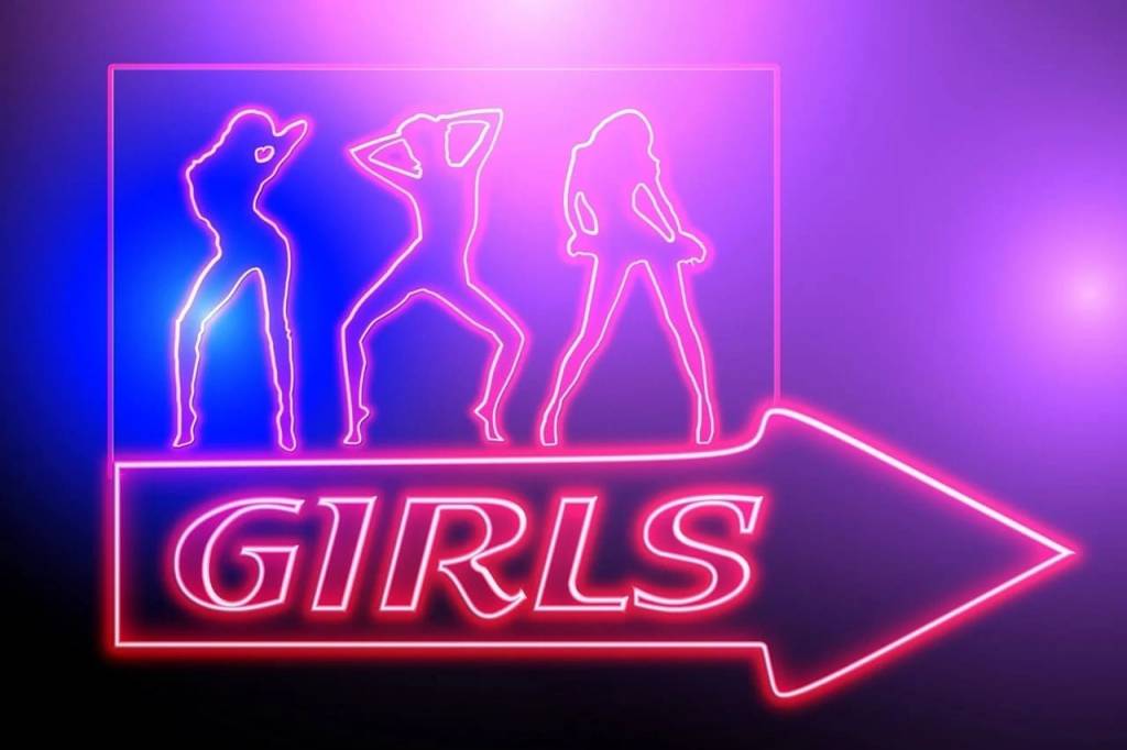 В Новосибирске две стриптизерши не поделили клиента и устроили драку