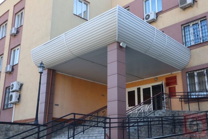 В Новосибирске 15-летнего подростка будут судить за ограбление прохожего