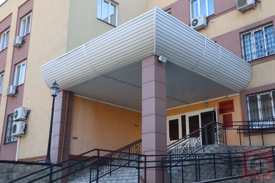 В Новосибирске 15-летнего подростка будут судить за ограбление прохожего