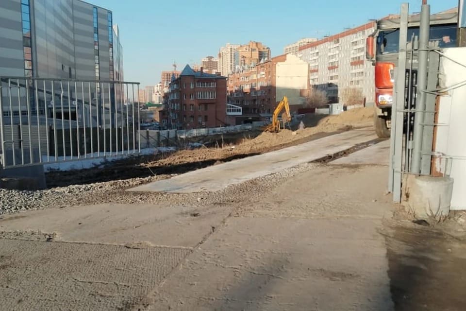 В Новосибирске начались строительные работы возле ТРК «Ройял Парк»