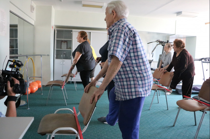 Жители Новосибирской области получили 25 тысяч услуг по активному долголетию с начала года