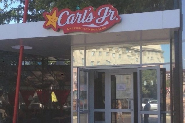 «Carl’s Jr.» и «Мадина»: какие здания снесли в Новосибирске в 2023 году