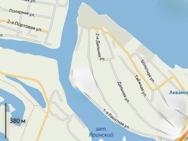 В Новосибирске в Яринском затоне затонула баржа