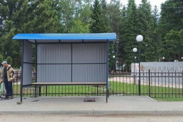 В селе под Новосибирском установили остановочный павильон после вмешательства прокуратуры