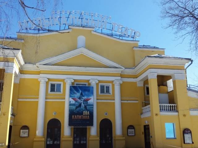 Артисты упали с двухметровой высоты в результате обрушения декорации в  театре Новосибирска