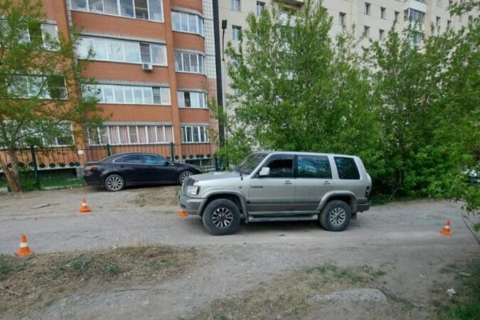 В Новосибирске женщина за рулем внедорожника «Isuzu Trooper» сбила 17-летнего парня