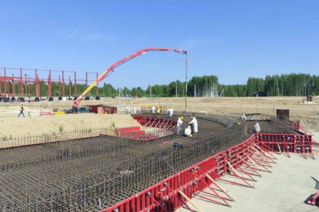 В Кольцово начали заливать фундамент СКИФа