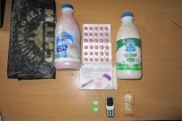 Под Новосибирском в бутылке с лечо пытались пронести телефон и сим-карты в колонию