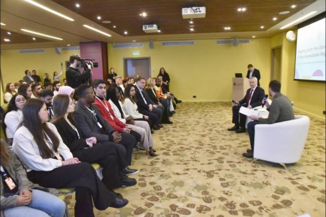 Участники Всемирного фестиваля молодёжи доехали до Сибири