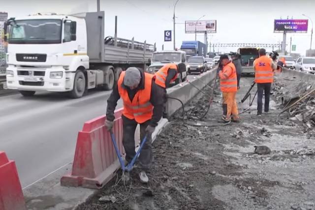 Ремонт Димитровского моста ведется круглосуточно в две смены