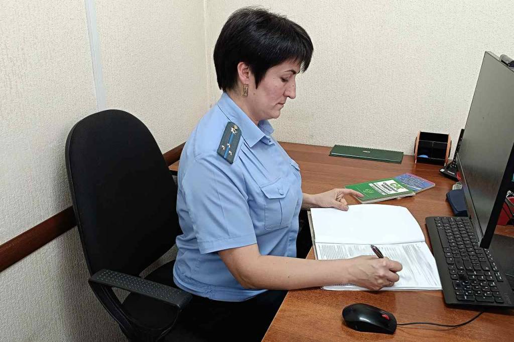 В Новосибирске бывшие супруги помирились во время ареста автомобиля