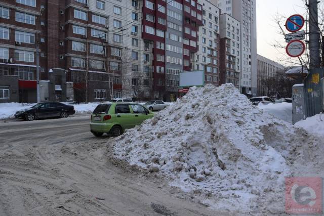 В Новосибирске коммунальщики заплатят женщине 180 тысяч рублей за падение на нечищеной от снега дороге