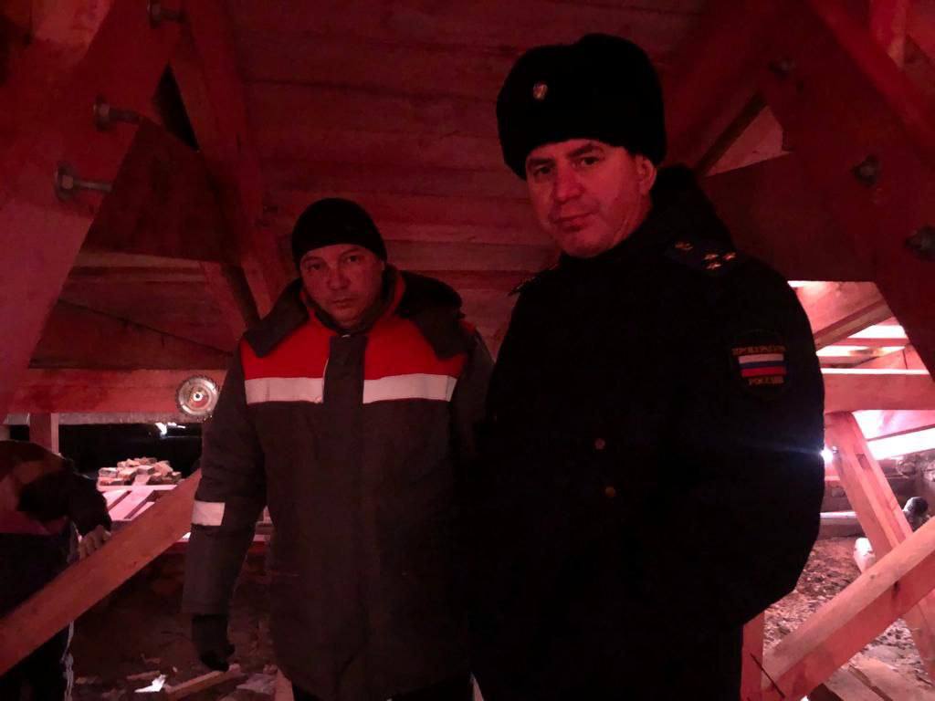 В Новосибирске с подрядчиком расторгли договор из-за срыва сроков ремонта крыш трех домов