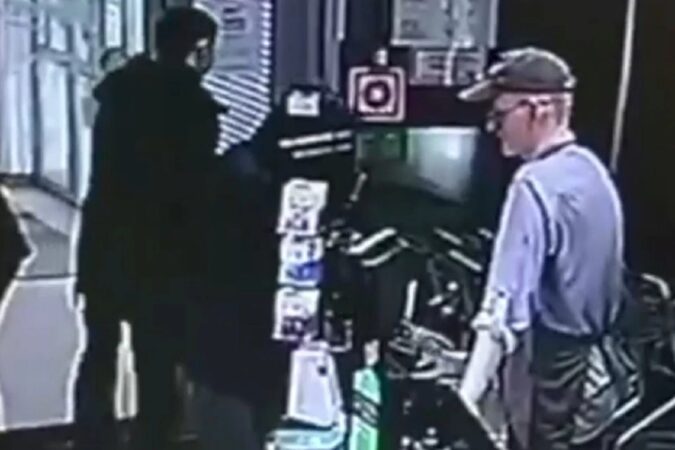 В Новосибирске кассир скрутил мужчину