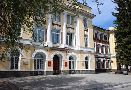 Глава РАТМ Холдинга Эдуард Таран пытается взять в аренду новосибирский Дом офицеров