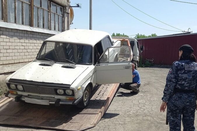 В Новосибирской области приставы конфисковали у мужчины автомобиль за пьяную езду