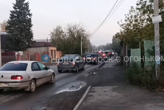 В Новосибирске школьники опаздывают на занятия из-за пробок в Кировском районе