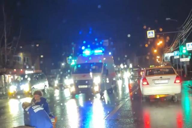 В Новосибирске сбитая кроссовером женщина перевернулась в воздухе