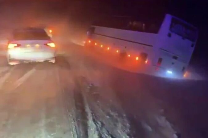 В Новосибирской области спасли пассажиров сломавшегося в мороз автобуса из Казахстана