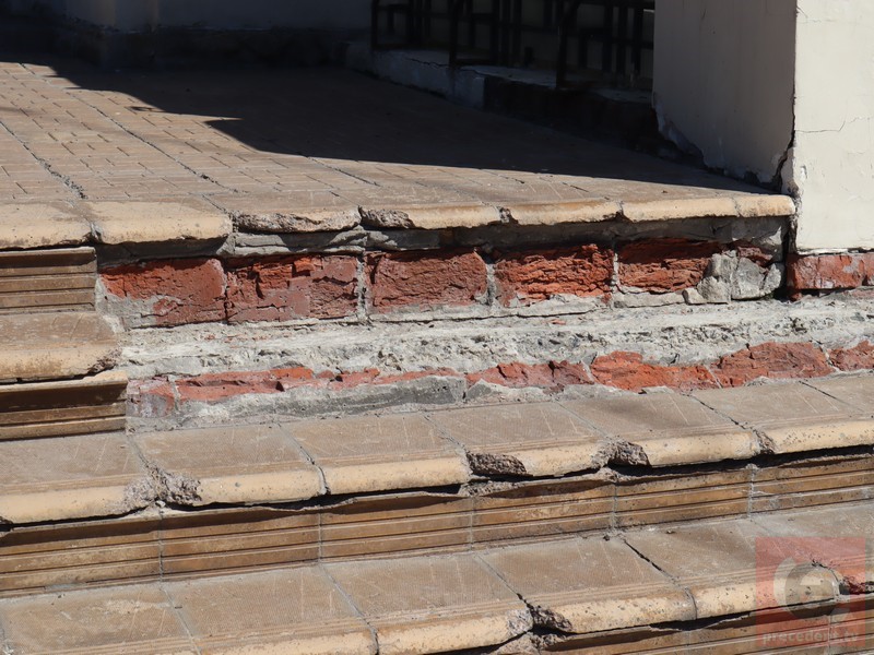 Прокуратура проверит неисполнение контракта по ремонту лестницы на Речном вокзале в Новосибирске