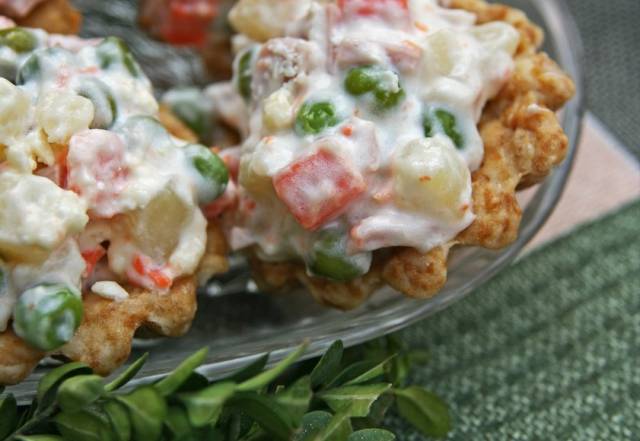 В Роспотребнадзоре новосибирцам напомнили о сроках хранения новогодних салатов