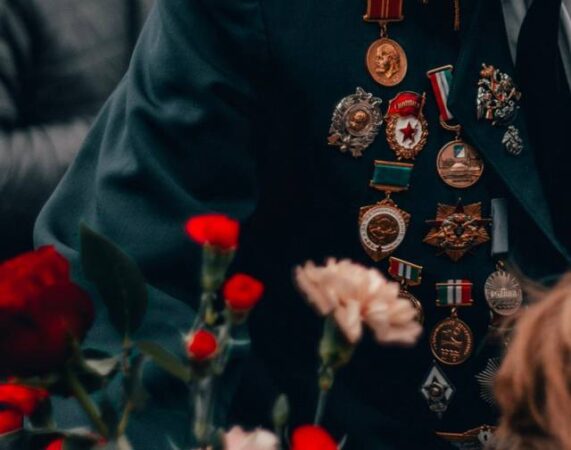 В Новосибирске ветераны получат по 10 000 рублей ко Дню Победы
