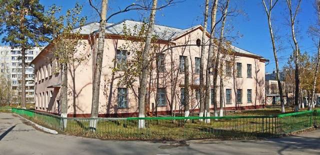 В 2023 году в новосибирской школе "Новые надежды" депутаты обновят спортзал