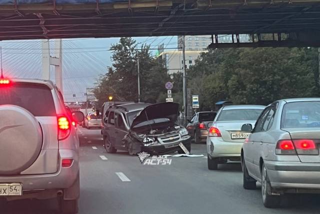 ДТП произошло утром около Речного вокзала в Новосибирске