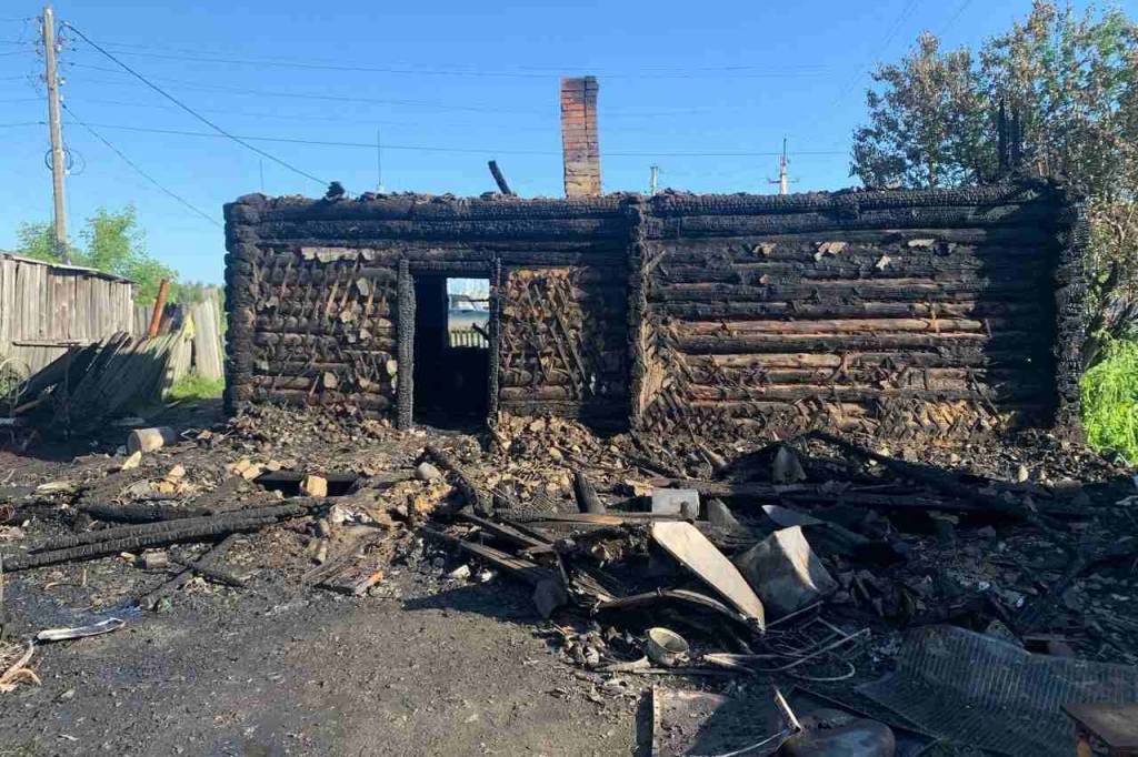 Четыре человека погибли в пожаре под Новосибирском: возбуждено дело