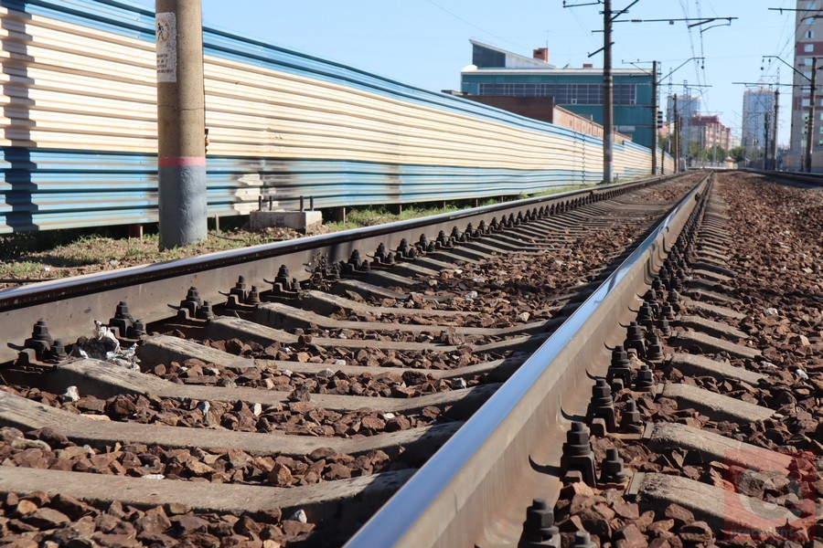 Под Новосибирском грузовой поезд сбил насмерть мужчину