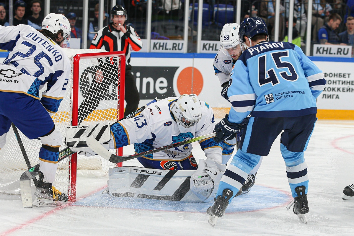 Новосибирский хоккеист вошёл в пятёрку лучших игроков КХЛ