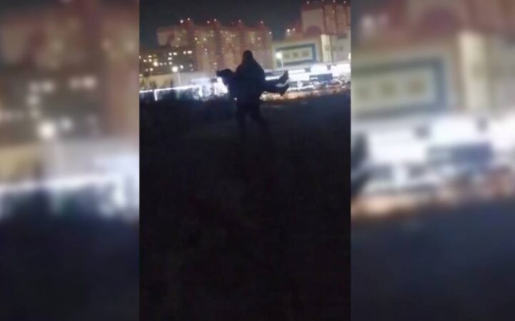 В Новосибирске девочка два часа пролежала в яме с мусором в ЖК «Матрешкин двор»
