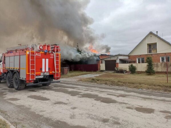 Крупный пожар произошел под Новосибирском