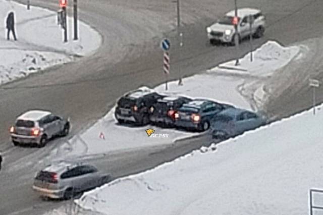 Два ДТП произошло на Родниках в Новосибирске