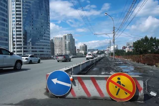 В Новосибирске после ремонта путепровода на Октябрьской магистрали выявили многочисленные дефекты