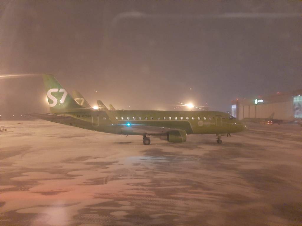 В Новосибирске 154 пассажира S7 Airlines больше суток не могут вылететь в Норильск