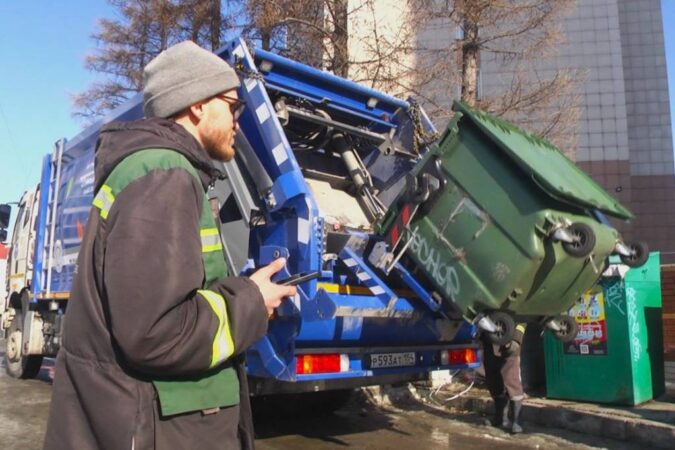 Больше 400 тонн мусора вывезли за сутки с улиц города