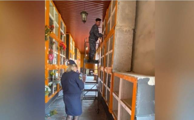 В Новосибирском крематории приставы арестовали полсотни ячеек для праха
