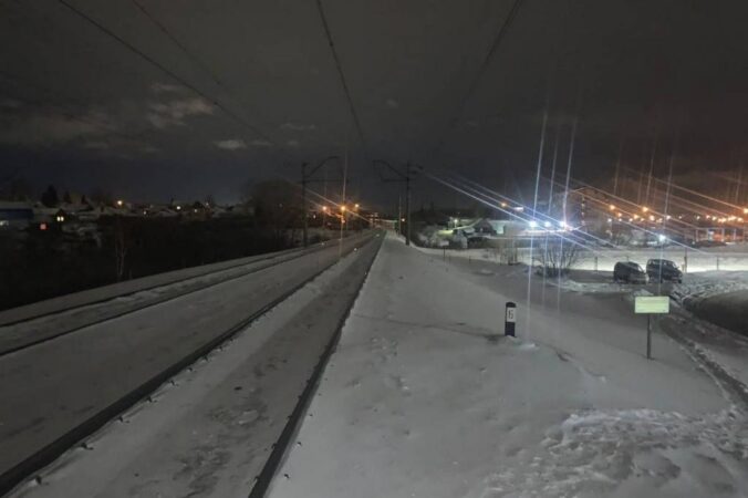 В Новосибирске грузовой поезд насмерть сбил 33-летнего мужчину