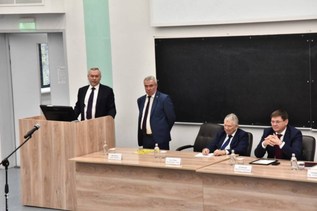 Губернатор Новосибирской области Андрей Травников поздравил НГУ с 65-летием