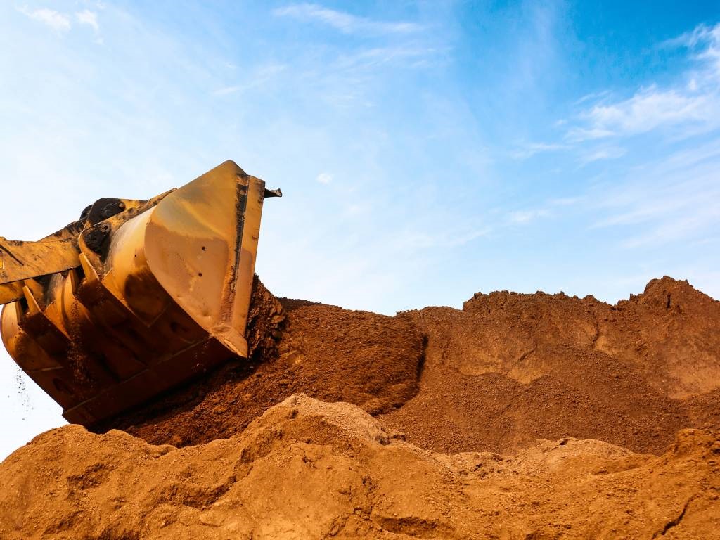 Новосибирская пескобаза сваливала стройматериалы в водоохранной зоне Оби