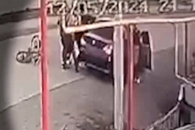 В Новосибирской области неизвестные затолкали парня и девушку в машину: проводится проверка по статье о похищении