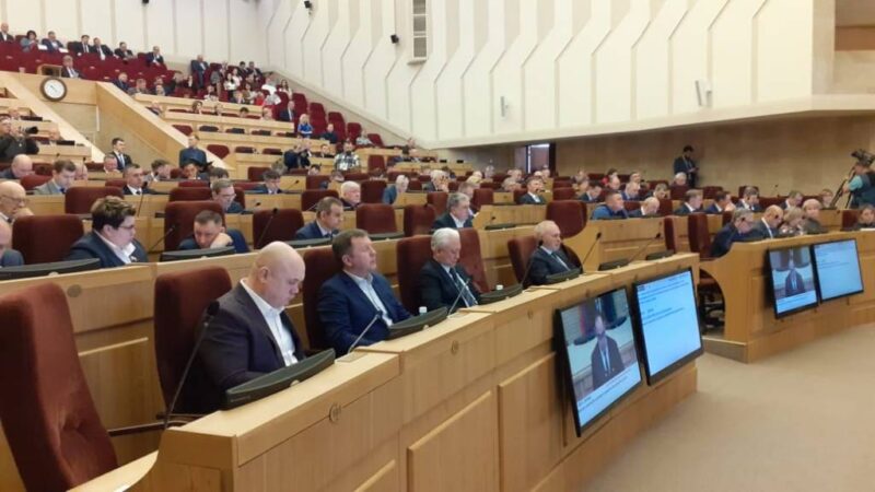 Надо не кровати переставлять