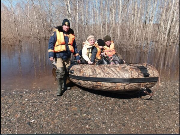 В Новосибирской области жители деревни Ерёмино оказались отрезаны паводком