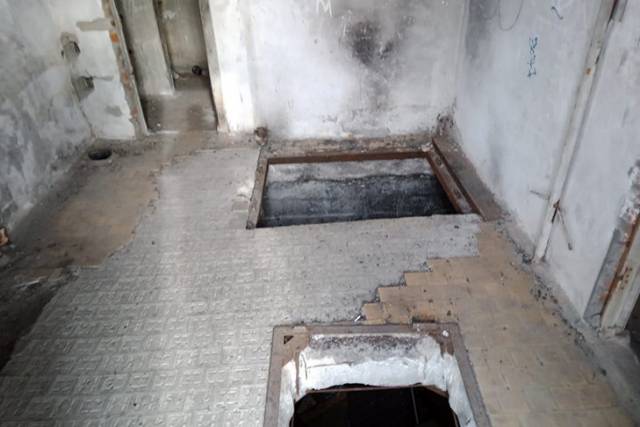 В Новосибирской области 8-летний ребенок провалился в подвал заброшенного дома