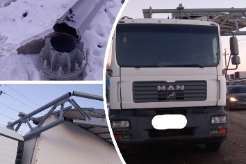 Фура вновь снесла ограничитель на Хилке в Новосибирске