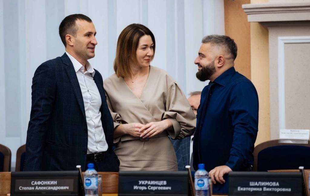 В горсовете Новосибирска депутатские объединения теперь могут состоять из трех человек